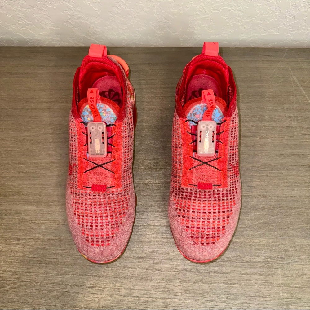 Nike Men’s Air VaporMax 2020 Flyknit, Team Red/Flash Crimson/Gym Red, Size 10.5 - Picture 2 of 13